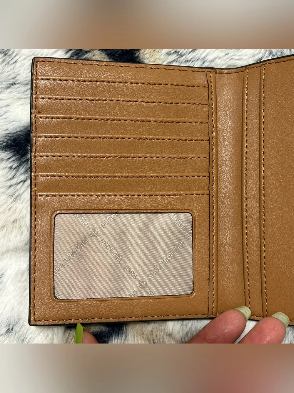 NWOT Michael Kors Pasaport Holder - Picture 4 of 7